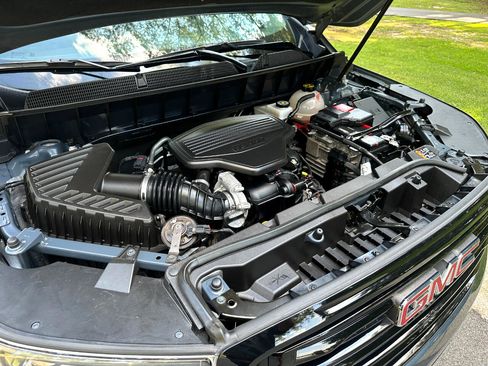 Used 2019 GMC Acadia SLT w/ Black Edition image 51