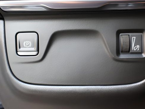 Certified 2023 Cadillac Escalade Premium Luxury image 23