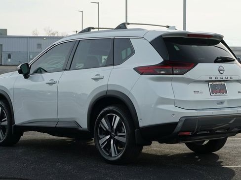 Used 2024 Nissan Rogue SL w/ SL Premium Package image 8