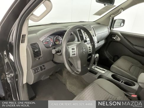 Used 2014 Nissan Frontier SV image 28