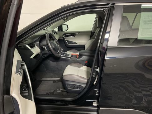 Used 2024 Toyota RAV4 Adventure image 19