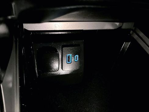 Used 2022 Ford Explorer XLT image 33