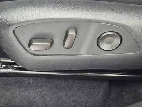 Used 2025 GMC Acadia Denali FWD image 15