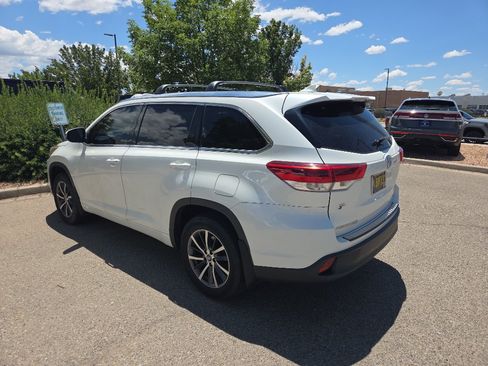 Used 2018 Toyota Highlander XLE FWD image 3