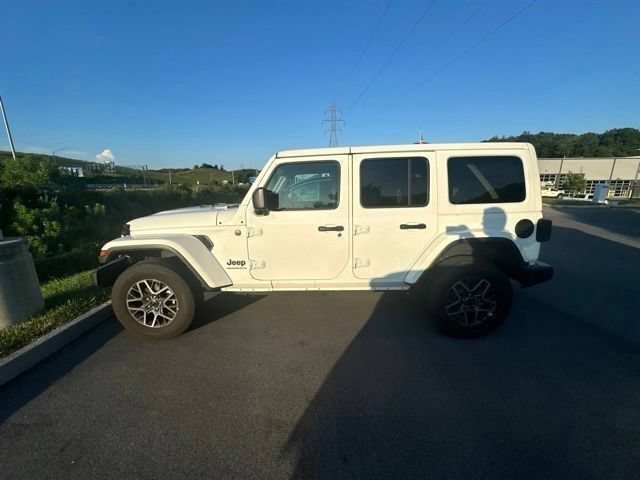 Used 2025 Jeep Wrangler Unlimited Sahara AWD/4WD image 32