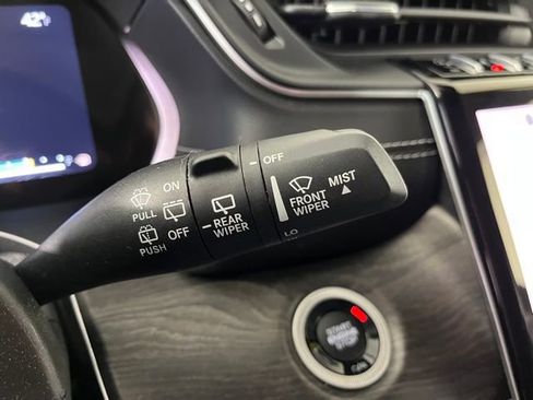 Used 2023 Jeep Grand Cherokee L Limited w/ Black Appearance Package image 23