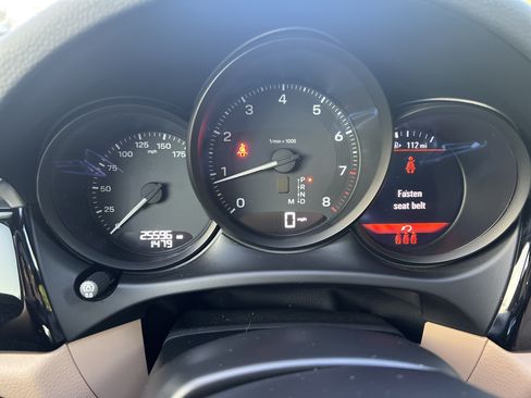 Used 2024 Porsche Macan AWD/4WD image 18
