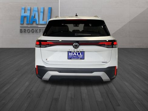 New 2026 Volkswagen Tiguan SE image 4