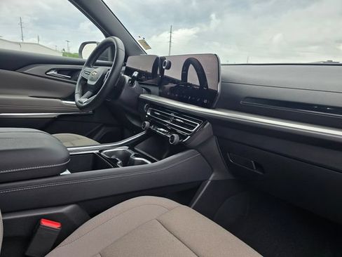 Used 2025 Chevrolet Traverse LT w/ LPO, Floor Liner Package FWD image 22