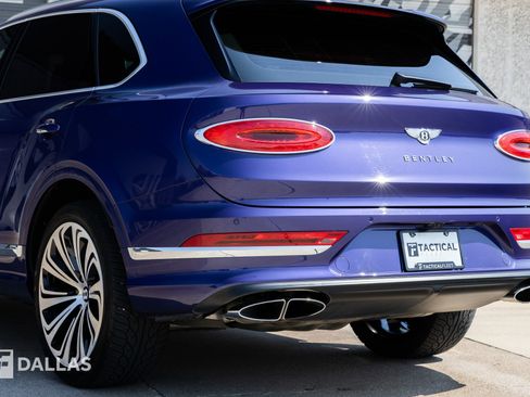 Used 2023 Bentley Bentayga image 13
