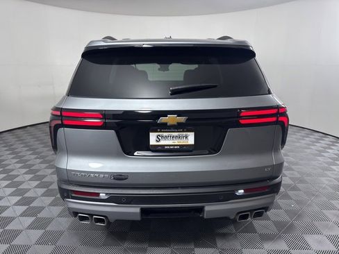 Used 2024 Chevrolet Traverse LT image 4