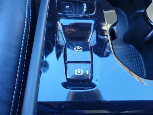 Used 2021 Volvo XC40 T5 R-Design w/ Advanced Package image 23