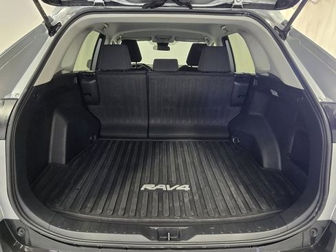 Used 2021 Toyota RAV4 LE image 18