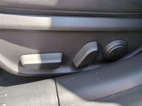 Used 2022 Genesis G70 2.0T RWD image 15