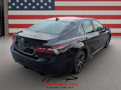 Used 2021 Toyota Camry SE FWD image 6