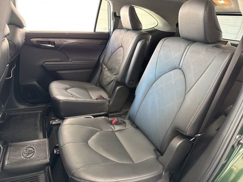 Used 2024 Toyota Highlander Platinum image 40