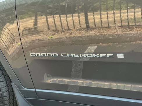 Used 2022 Jeep Grand Cherokee L Limited AWD/4WD image 28
