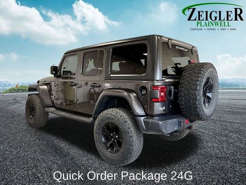 Used 2018 Jeep Wrangler Unlimited Sahara AWD/4WD image 3