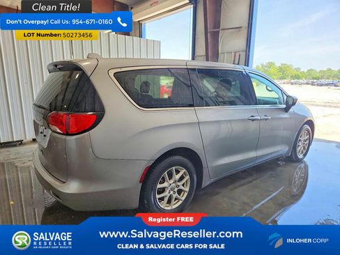 Used 2017 Chrysler Pacifica LX FWD image 4