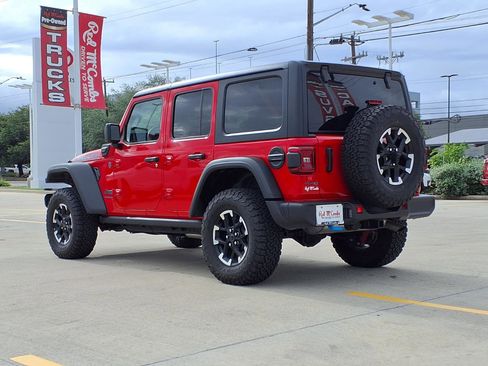 Used 2025 Jeep Wrangler Unlimited Rubicon 4xe w/ Convenience Group AWD/4WD image 7