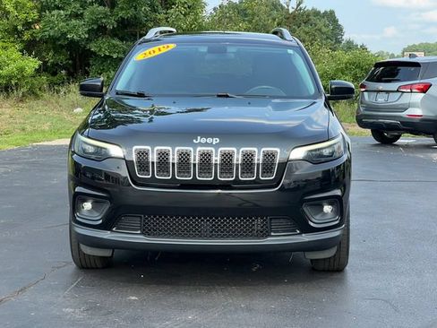 Used 2019 Jeep Cherokee Latitude Plus w/ Cold Weather Group AWD/4WD image 39