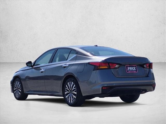 Used 2025 Nissan Altima 2.5 SV FWD image 7