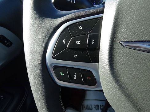 Used 2026 Chrysler Pacifica Limited FWD image 22