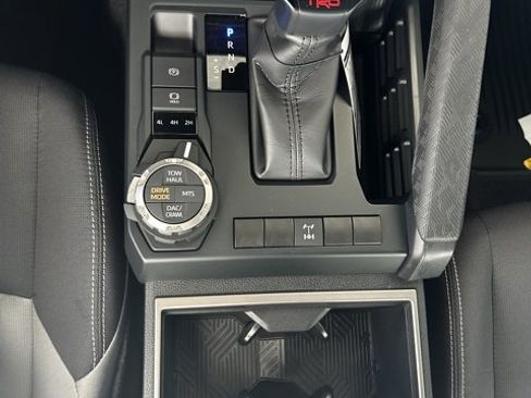 Used 2024 Toyota Tacoma TRD Off-Road image 21