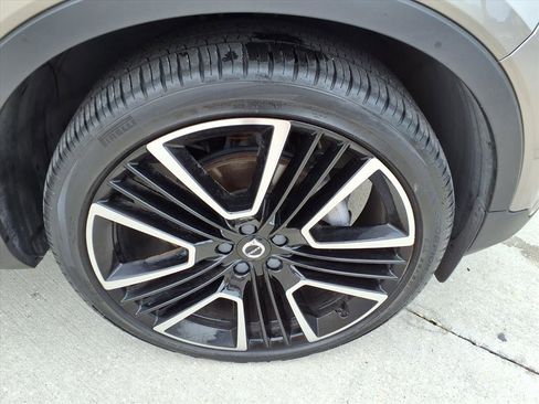 Used 2022 Volvo XC40 T5 Momentum w/ Premium Package image 7