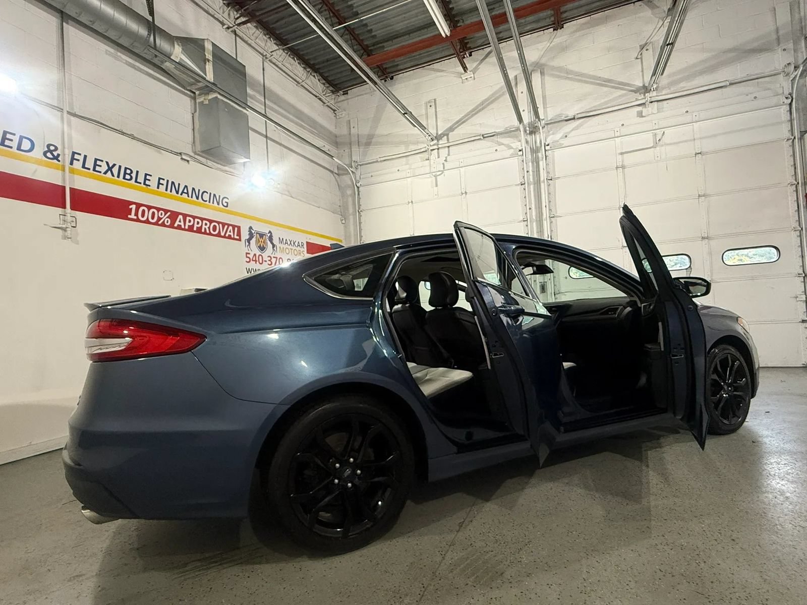 Used 2019 Ford Fusion SE w/ Equipment Group 151A FWD image 14