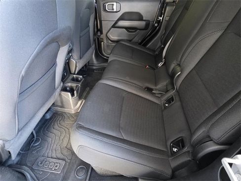 Used 2020 Jeep Gladiator Overland image 9