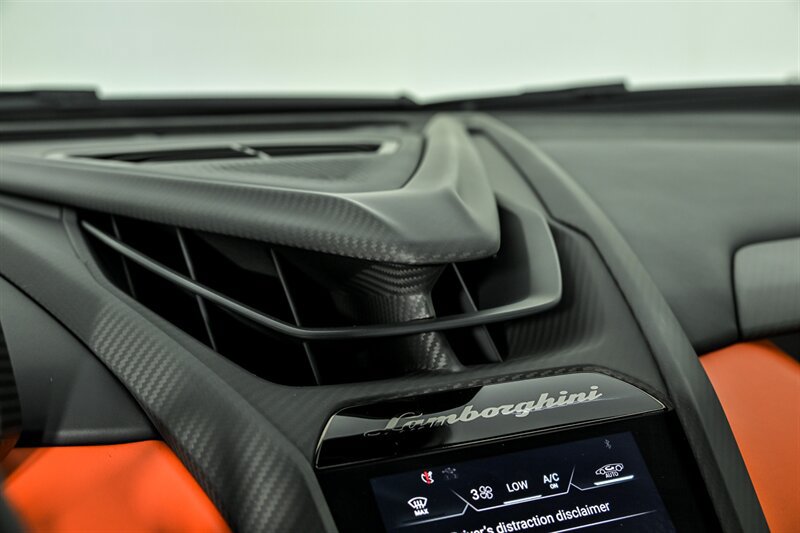 Used 2024 Lamborghini Revuelto AWD/4WD image 53