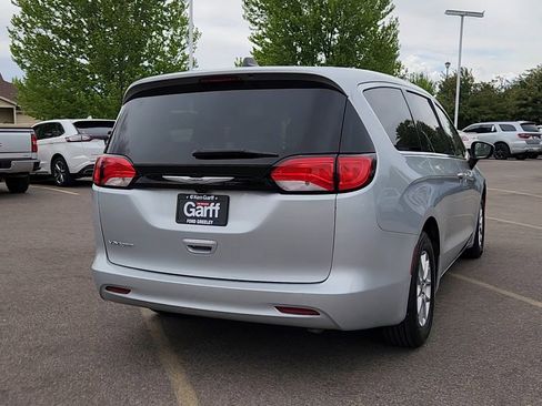 Used 2022 Chrysler Voyager LX FWD image 16
