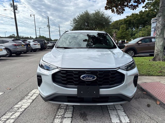 Used 2025 Ford Escape ST-Line AWD/4WD image 3