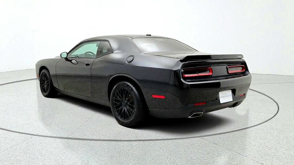 Used 2015 Dodge Challenger SXT RWD image 6