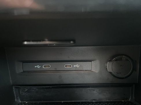 Certified 2025 Volkswagen Taos SEL image 21