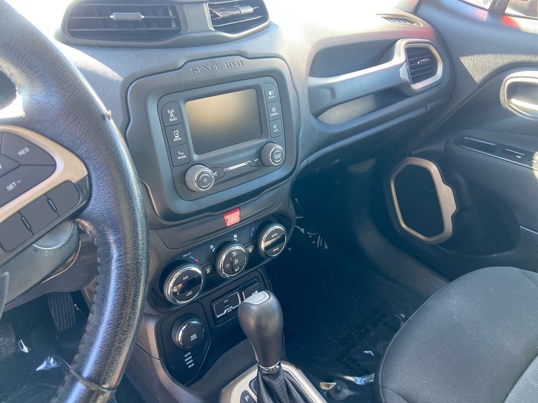 Used 2016 Jeep Renegade Latitude w/ Popular Equipment Group AWD/4WD image 19