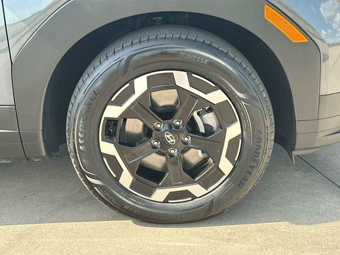 Used 2025 Hyundai Santa Fe SEL FWD image 10