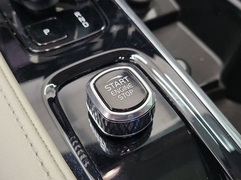 Certified 2023 Volvo S90 B6 Plus AWD/4WD image 33