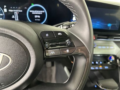 Certified 2025 Hyundai Elantra Limited image 46