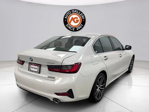 Used 2022 BMW 330i xDrive Sedan w/ Premium Package 2 AWD/4WD image 3
