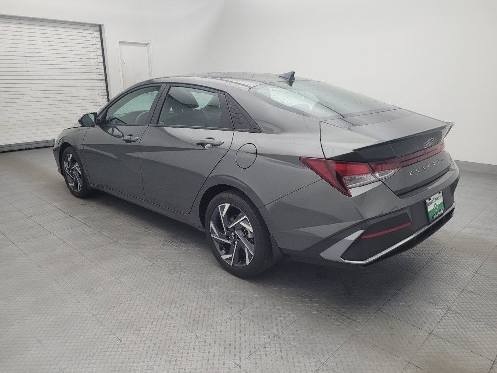 Used 2025 Hyundai Elantra Sport FWD image 3