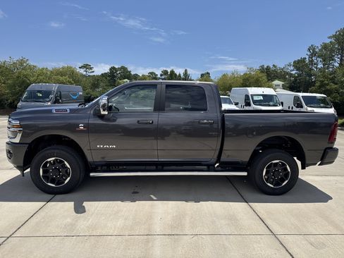 Used 2025 RAM 2500 Laramie AWD/4WD image 5