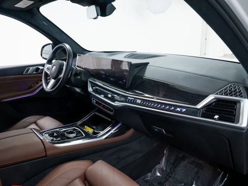 Used 2025 BMW X7 xDrive40i w/ M Sport Package image 26