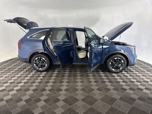 Certified 2025 Kia Sorento S w/ Panoramic Sunroof Package FWD image 15
