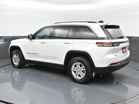 Used 2023 Jeep Grand Cherokee Laredo AWD/4WD image 26