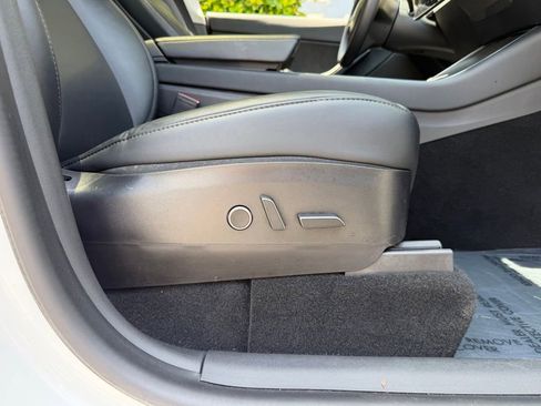 Used 2021 Tesla Model Y Long Range AWD/4WD image 34