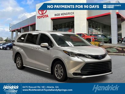Used 2025 Toyota Sienna LE w/ LE Plus Package