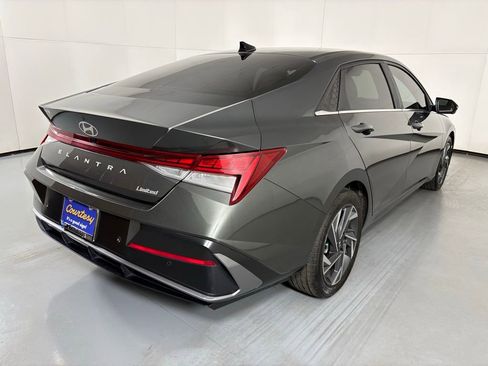 Used 2024 Hyundai Elantra Limited FWD image 10