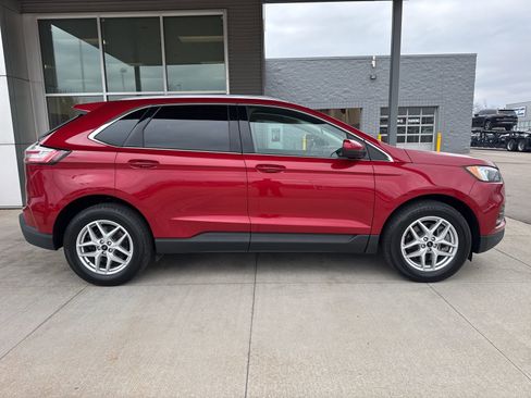 Certified 2023 Ford Edge SEL image 9